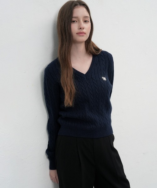 GENERAL IDEA（ジェネラルアイデア）の「wool cable v-neck pullover ウールVネックケーブルニットプルオーバー（ニット/セーター・レディース・ブラウン/グレー/ブラック/ネイビー・M/S/L）」の4枚目の写真