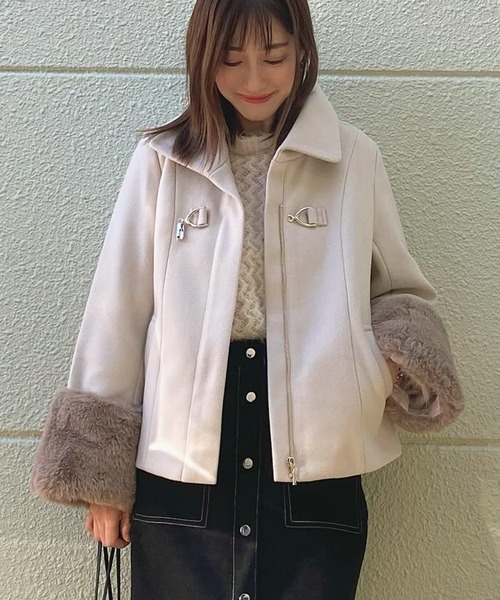 libelle more（リベル モア）の「ビット付きファーショートコート（その他アウター・レディース・アイボリー/ピンク/グレー/ブラック/ベージュ・M/L）」の4枚目の写真