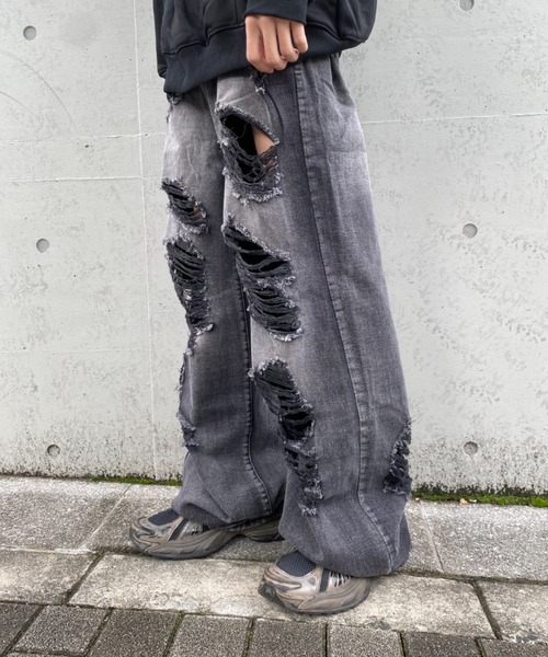 lilful(リルフル)の「ダメージ加工クラッシュストレートデニムパンツ(デニムパンツ・メンズ・ブラック・M/L)」の5枚目の写真