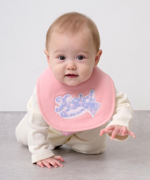 X-girl Stages（エックスガールステージス）の「サガラロゴ刺しゅうスタイ（スタイ/よだれかけ・キッズ・ピンク/ラベンダー・F）」の3枚目の写真