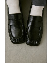 un/neu | ギャザースクエアシンプルローファー / 軽量(ローファー)