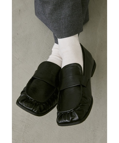 un/neu（アンノイ）の「ギャザースクエアシンプルローファー / 軽量（ローファー・レディース・レッド/ブラック・MEDIUM/SMALL/LARGE）」の13枚目の写真