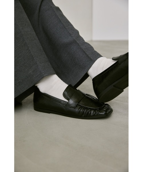 un/neu（アンノイ）の「ギャザースクエアシンプルローファー / 軽量（ローファー・レディース・レッド/ブラック・MEDIUM/SMALL/LARGE）」の14枚目の写真