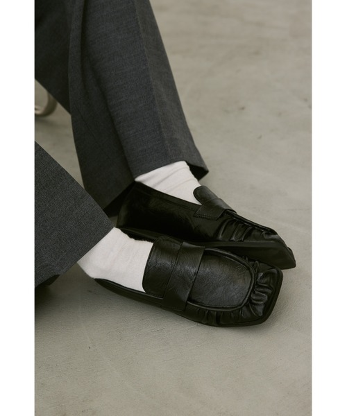 un/neu（アンノイ）の「ギャザースクエアシンプルローファー / 軽量（ローファー・レディース・レッド/ブラック・MEDIUM/SMALL/LARGE）」の15枚目の写真