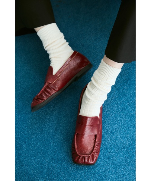 un/neu（アンノイ）の「ギャザースクエアシンプルローファー / 軽量（ローファー・レディース・レッド/ブラック・MEDIUM/SMALL/LARGE）」の7枚目の写真