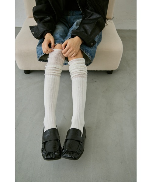 un/neu（アンノイ）の「ギャザースクエアシンプルローファー / 軽量（ローファー・レディース・レッド/ブラック・MEDIUM/SMALL/LARGE）」の19枚目の写真