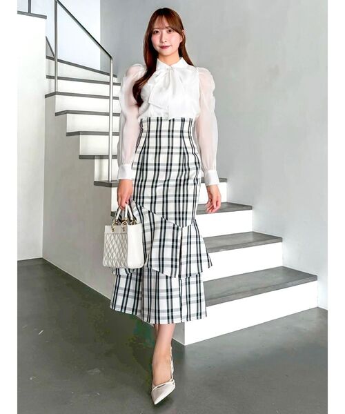 dazzlin(ダズリン)の「バックレースアップアシメマーメイドスカート(スカート・レディース・その他1/ブラック/インディゴブルー/その他・SMALL/MEDIUM)」の11枚目の写真