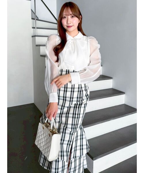 dazzlin（ダズリン）の「バックレースアップアシメマーメイドスカート（スカート・レディース・その他1/ブラック/インディゴブルー/その他・SMALL/MEDIUM）」の5枚目の写真