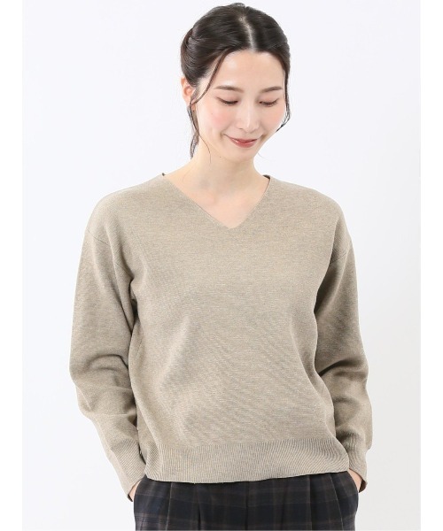 m.f.editorial(エムエフエディトリアル)の「【ストレッチ ハンドウォッシャブル】タカキューレディース ミラノ Vネック ニットプルオーバー(ニット/セーター・レディース・グリーン/ベージュ/グレー・MEDIUM/LARGE)」の2枚目の写真