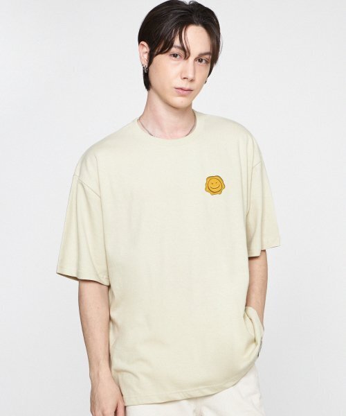 GRAVER（グレーバー）の「[ユニセックス]イエローシーリングスモールドローイングスマイル半袖Tシャツ_サンドベージュ（Tシャツ/カットソー・レディース・ベージュ・X-LARGE/SMALL/MEDIUM/LARGE）」の2枚目の写真