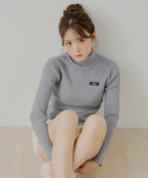 Chico（チコ）の「胸ロゴラメタートルニット（ニット/セーター・レディース・ピンク/ホワイト系その他3/グレー/ホワイト系その他2/アイボリー/ブラック・FREE）」の5枚目の写真