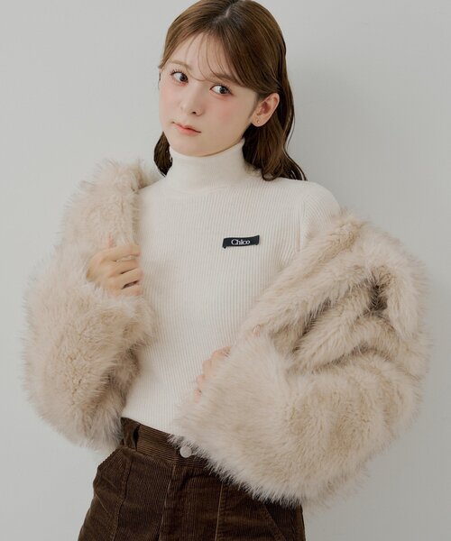 Chico（チコ）の「胸ロゴラメタートルニット（ニット/セーター・レディース・ピンク/ホワイト系その他3/グレー/ホワイト系その他2/アイボリー/ブラック・FREE）」の2枚目の写真