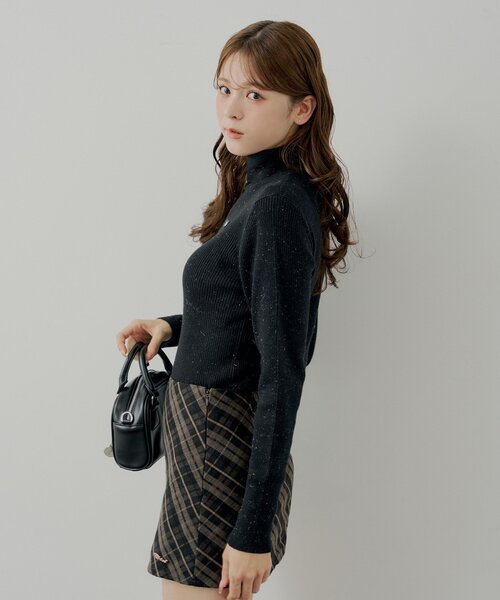 Chico（チコ）の「胸ロゴラメタートルニット（ニット/セーター・レディース・ピンク/ホワイト系その他3/グレー/ホワイト系その他2/アイボリー/ブラック・FREE）」の9枚目の写真