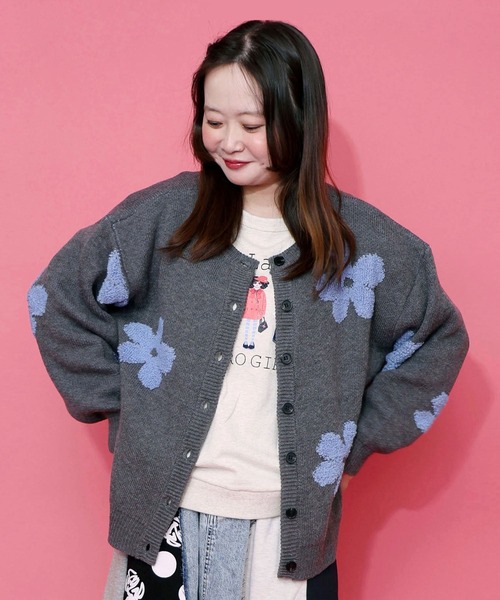 ScoLar(スカラー)の「153732:2WAYお花サガラ刺繍ジャガードニットカーディガン(カーディガン/ボレロ・レディース・チャコールグレー/ベージュ・M)」の2枚目の写真