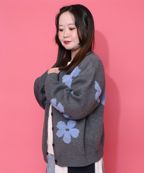 ScoLar(スカラー)の「153732:2WAYお花サガラ刺繍ジャガードニットカーディガン(カーディガン/ボレロ・レディース・チャコールグレー/ベージュ・M)」の10枚目の写真