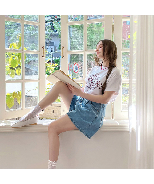SLOWLOLLI(スローローリ)の「Flower-printed t-shirt_2 Colors(Tシャツ/カットソー・レディース・ブラック/ホワイト/PINK・FREE)」の1枚目の写真