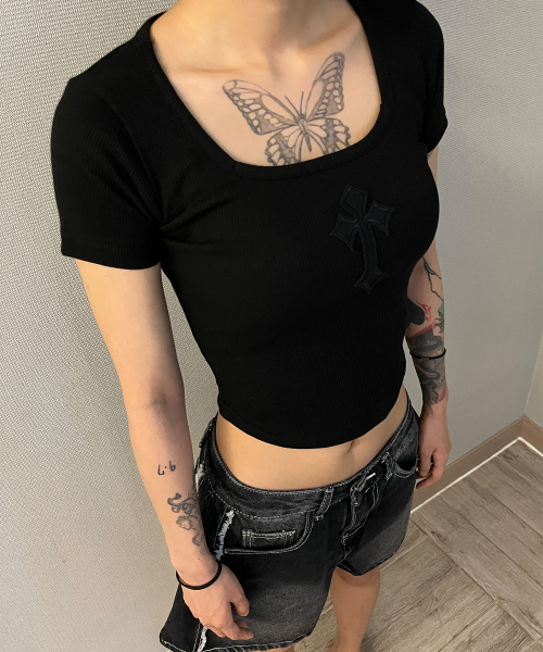 BORN SLIPPY（ボーンスリッピー）の「Cross Square Neck T-shirt (Black)（Tシャツ/カットソー・レディース・その他・FREE）」の8枚目の写真