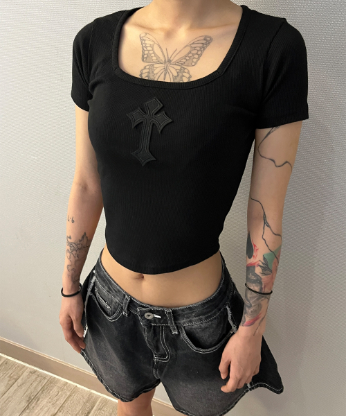 BORN SLIPPY（ボーンスリッピー）の「Cross Square Neck T-shirt (Black)（Tシャツ/カットソー・レディース・その他・FREE）」の9枚目の写真