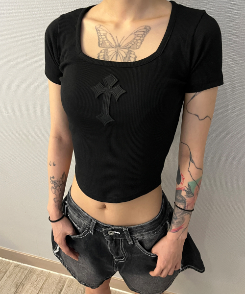 BORN SLIPPY（ボーンスリッピー）の「Cross Square Neck T-shirt (Black)（Tシャツ/カットソー・レディース・その他・FREE）」の10枚目の写真