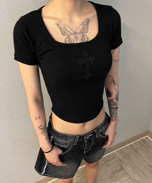 BORN SLIPPY（ボーンスリッピー）の「Cross Square Neck T-shirt (Black)（Tシャツ/カットソー・レディース・その他・FREE）」の11枚目の写真