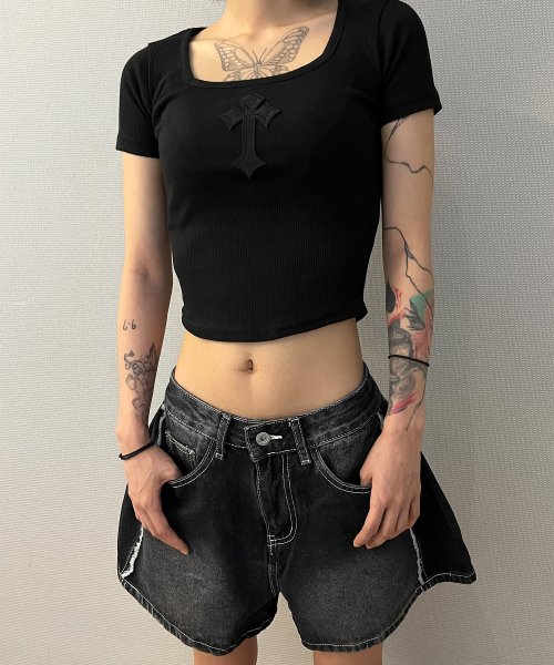 BORN SLIPPY（ボーンスリッピー）の「Cross Square Neck T-shirt (Black)（Tシャツ/カットソー・レディース・その他・FREE）」の12枚目の写真