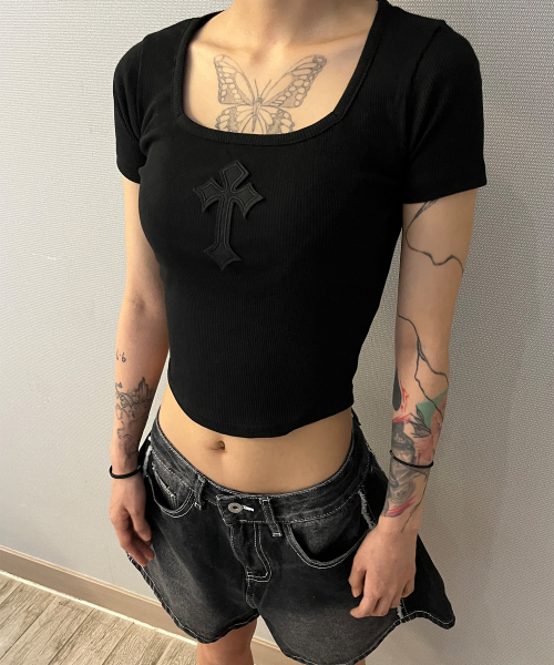 BORN SLIPPY（ボーンスリッピー）の「Cross Square Neck T-shirt (Black)（Tシャツ/カットソー・レディース・その他・FREE）」の13枚目の写真