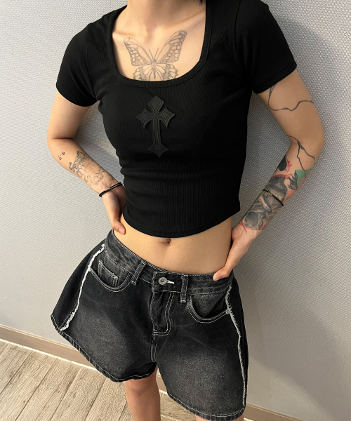 BORN SLIPPY（ボーンスリッピー）の「Cross Square Neck T-shirt (Black)（Tシャツ/カットソー・レディース・その他・FREE）」の14枚目の写真