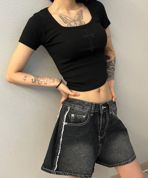BORN SLIPPY（ボーンスリッピー）の「Cross Square Neck T-shirt (Black)（Tシャツ/カットソー・レディース・その他・FREE）」の16枚目の写真