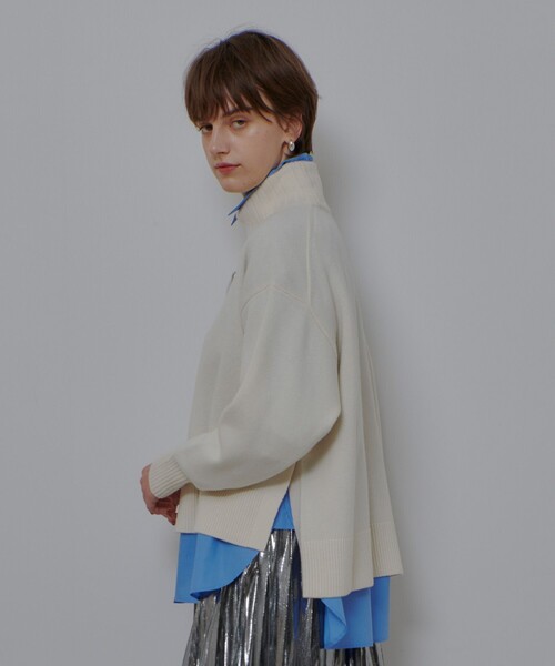 allureville(アルアバイル)の「メリノウールオーバーサイズタートル(ニット/セーター・レディース・レッド/ネイビー/オフホワイト・2)」の20枚目の写真