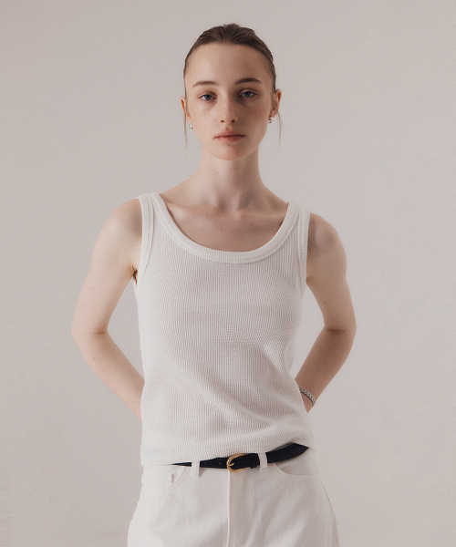 SILN(シルン)の「Classy scoop neck sleeveless (WHITE)(Tシャツ/カットソー・レディース・その他・FREE)」の4枚目の写真