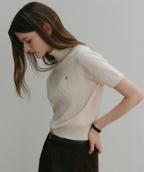 LOOKAST(ルックキャスト)の「リサカシミヤハーフトップ_アイボリー(ニット/セーター・レディース・アイボリー・SMALL/MEDIUM)」の1枚目の写真