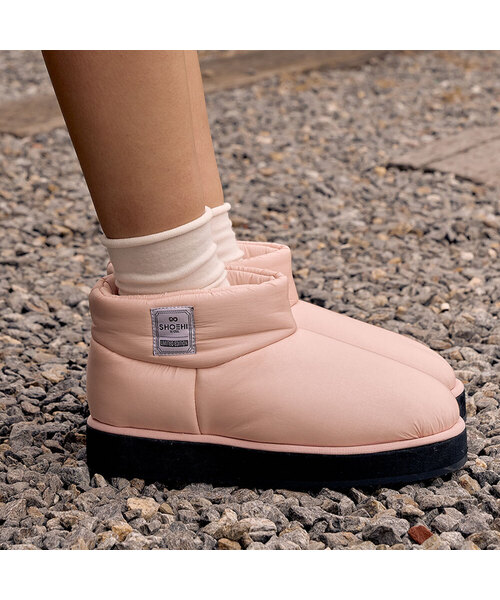 SHOEHI(シューハイ)の「ドナスパディングショートアグブーツ(3Colors)_B2227(ブーツ・レディース・ブラック/ピンク/シルバー・24.5cm/25cm/22.5cm/23cm/23.5cm/24cm)」の2枚目の写真