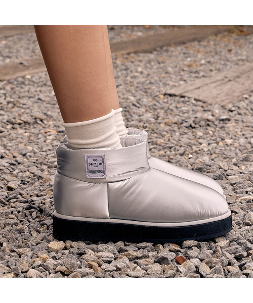 SHOEHI(シューハイ)の「ドナスパディングショートアグブーツ(3Colors)_B2227(ブーツ・レディース・ブラック/ピンク/シルバー・24.5cm/25cm/22.5cm/23cm/23.5cm/24cm)」の3枚目の写真