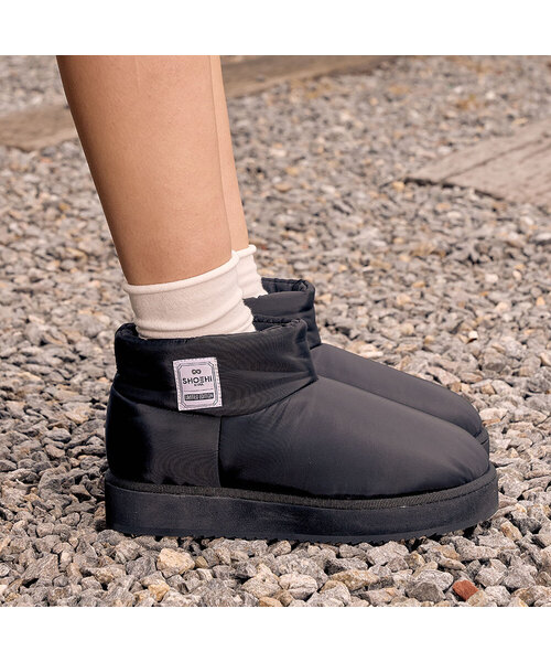 SHOEHI(シューハイ)の「ドナスパディングショートアグブーツ(3Colors)_B2227(ブーツ・レディース・ブラック/ピンク/シルバー・24.5cm/25cm/22.5cm/23cm/23.5cm/24cm)」の1枚目の写真