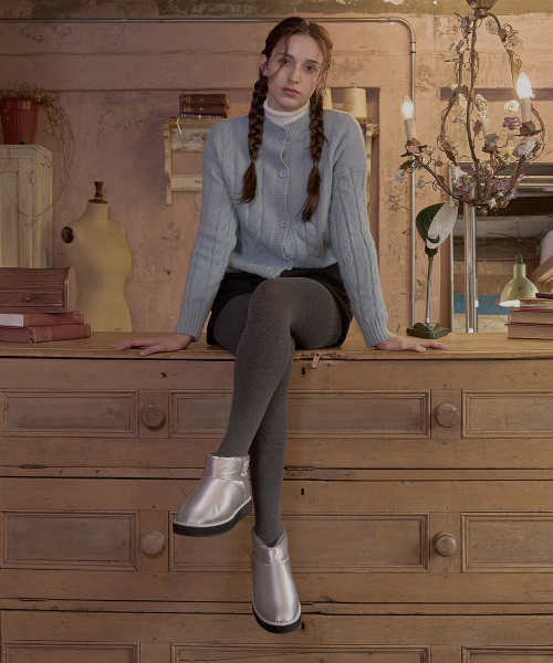 SHOEHI(シューハイ)の「ドナスパディングショートアグブーツ(3Colors)_B2227(ブーツ・レディース・ブラック/ピンク/シルバー・24.5cm/25cm/22.5cm/23cm/23.5cm/24cm)」の7枚目の写真