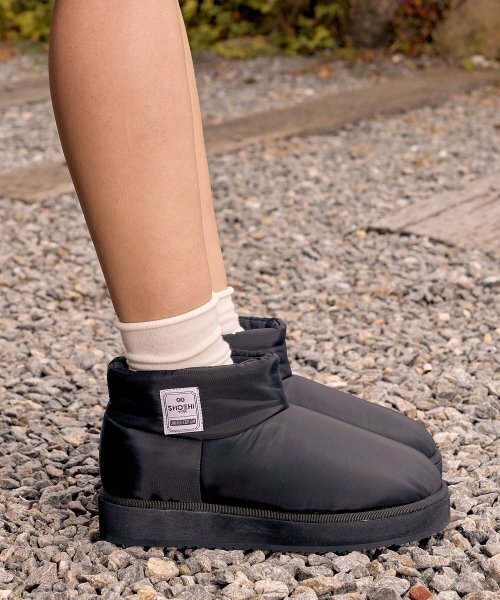 SHOEHI(シューハイ)の「ドナスパディングショートアグブーツ(3Colors)_B2227(ブーツ・レディース・ブラック/ピンク/シルバー・24.5cm/25cm/22.5cm/23cm/23.5cm/24cm)」の9枚目の写真