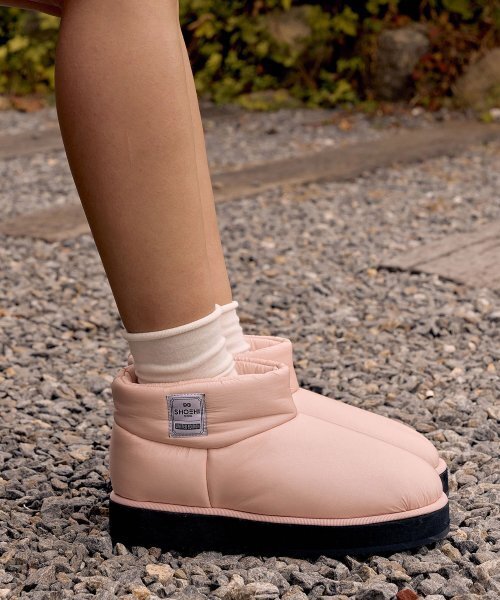 SHOEHI(シューハイ)の「ドナスパディングショートアグブーツ(3Colors)_B2227(ブーツ・レディース・ブラック/ピンク/シルバー・24.5cm/25cm/22.5cm/23cm/23.5cm/24cm)」の11枚目の写真
