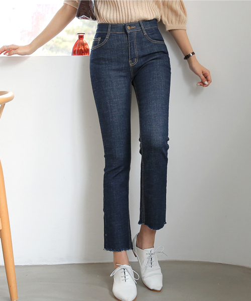 BBAEBBAE(ペッペ)の「ストレッチスパン内蔵ブーツカットデニムパンツ(デニムパンツ・レディース・ブルー・SMALL/MEDIUM/LARGE/X-LARGE)」の2枚目の写真