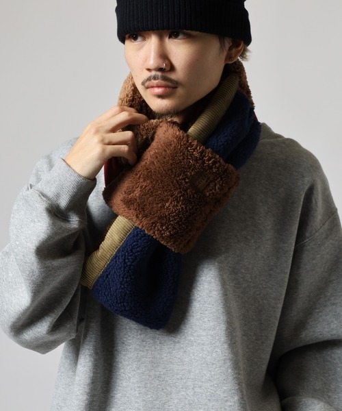 KRIFF MAYER(クリフメイヤー)の「KRIFF MAYER もこもこ ボア 切り替え 差し込み マフラー 男女兼用(マフラー・メンズ・ホワイト/マルチ/ブラック/ブラウン・FREE)」の21枚目の写真