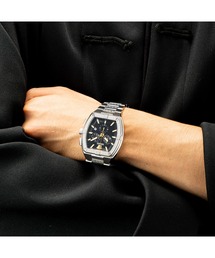 VERSACE（ヴェルサーチ）の「VERSACE/ヴェルサーチェ SPORTY TONNEAU GRECA 腕時計 VS-VESP01125 メンズ（アナログ腕時計）」