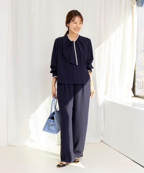 NOLLEY’S（ノーリーズ）の「《セットアップ対応》ウォッシャブルストレッチジョーゼットボウタイ風ペプラムブラウス（シャツ/ブラウス・レディース・ネイビー/オフホワイト/ブラック・36/38）」の5枚目の写真