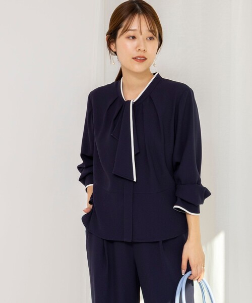 NOLLEY’S（ノーリーズ）の「《セットアップ対応》ウォッシャブルストレッチジョーゼットボウタイ風ペプラムブラウス（シャツ/ブラウス・レディース・ネイビー/オフホワイト/ブラック・36/38）」の11枚目の写真