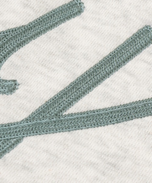 チチカカ（チチカカ）の「バックロゴエンブロイダリーオーバーサイズプルオーバー（スウェット・レディース・オートミール/チャコールグレー/オレンジ・FREE）」の11枚目の写真