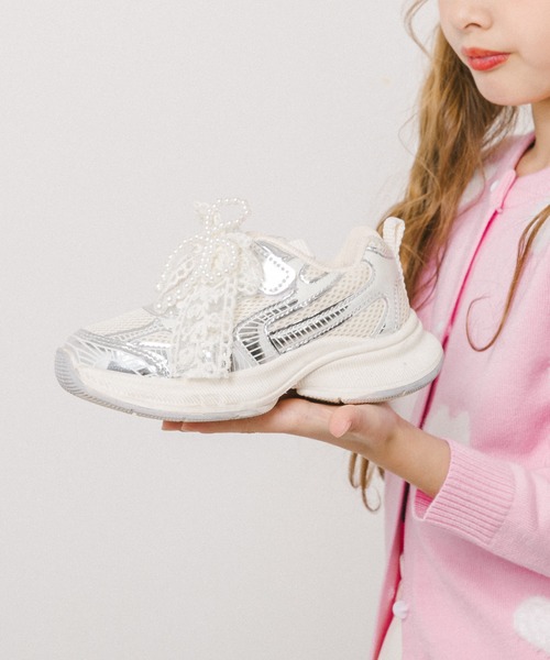 URBAN CHERRY(アーバンチェリー)の「【リボンチャーム付き】メタルダッドスニーカー(スニーカー・キッズ・ピンク/ホワイト・22.5cm/18.5cm/20.5cm/21.5cm/22.0cm/19.5cm/18.0cm/19.0cm/20.0cm/21.0cm)」の6枚目の写真