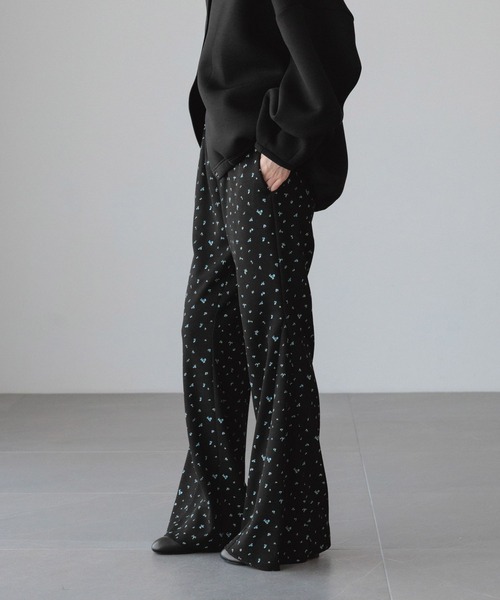 LOWRYS FARM（ローリーズファーム）の「アソートフレアパンツ　 640995（その他パンツ・レディース・アイボリー/ホワイト系その他/ブラック系その他/ブラウン/ブラック・SMALL/MEDIUM）」の14枚目の写真