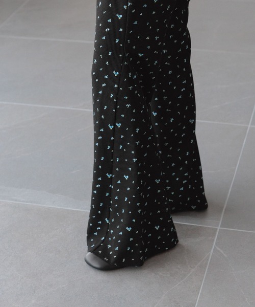 LOWRYS FARM（ローリーズファーム）の「アソートフレアパンツ　 640995（その他パンツ・レディース・アイボリー/ホワイト系その他/ブラック系その他/ブラウン/ブラック・SMALL/MEDIUM）」の12枚目の写真