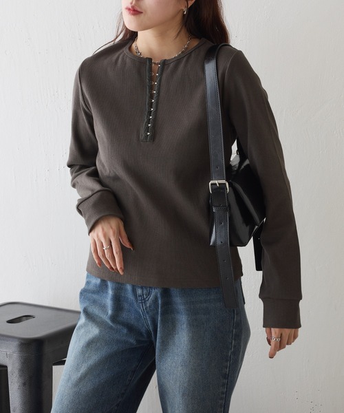 COLONY 2139（コロニートゥーワンスリーナイン）の「ホックヘンリーネックフライスプルオーバー（Tシャツ/カットソー・レディース・ブラック/チャコールグレー/ホワイト/ライトグレー・FREE）」の20枚目の写真