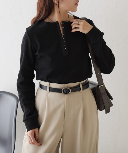 COLONY 2139（コロニートゥーワンスリーナイン）の「ホックヘンリーネックフライスプルオーバー（Tシャツ/カットソー・レディース・ブラック/チャコールグレー/ホワイト/ライトグレー・FREE）」の15枚目の写真