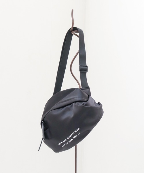 TSURU by Mariko Oikawa（ツルバイマリコオイカワ）の「TSURU by Mariko Oikawa / Creature(ロゴショルダーバッグ WB-1264440)（ショルダーバッグ・レディース・ホワイト/ブラック・FREE）」の2枚目の写真