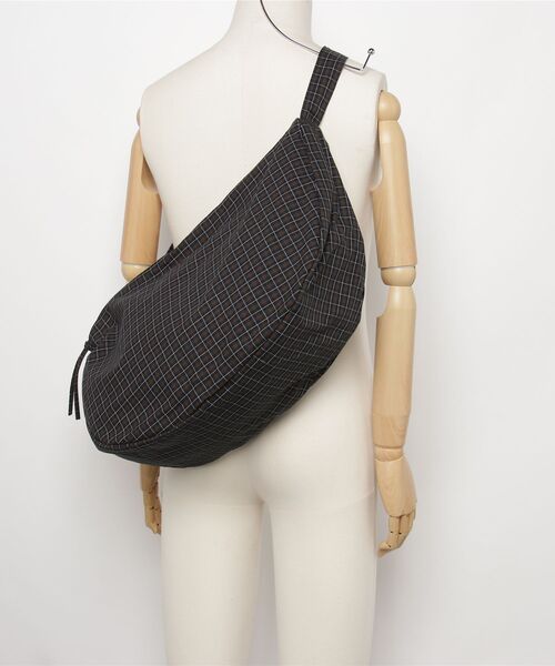 TONER（トナー）の「チェック柄ショルダーバッグ/ロゴプレート付き（ショルダーバッグ・レディース・ブラック/レッド・FREE）」の18枚目の写真